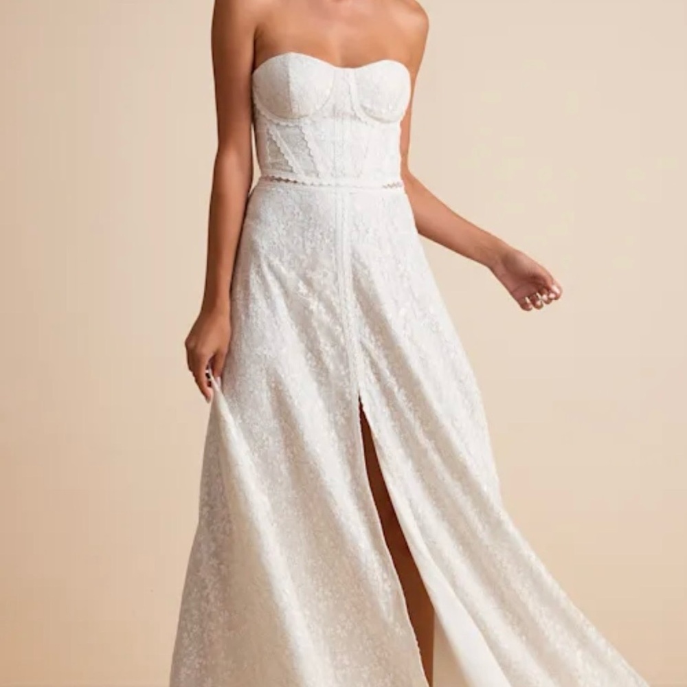 Lace white dress, never worn(didn’t fit) brand new with tags on